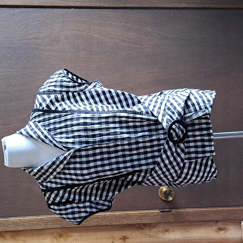 Black and white crinkled gingham blouse,  dress barn size M